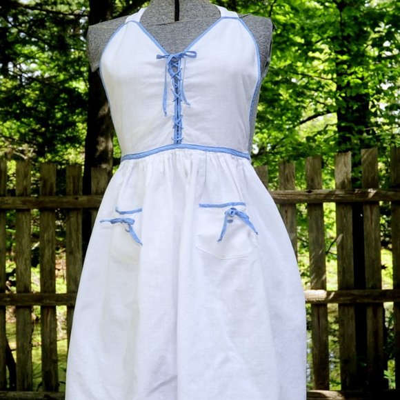 Vintage 60s 'Swiss Miss' Style White Cotton Full Bib Apron Blue Trim Cottagecore - Picture 2 of 9